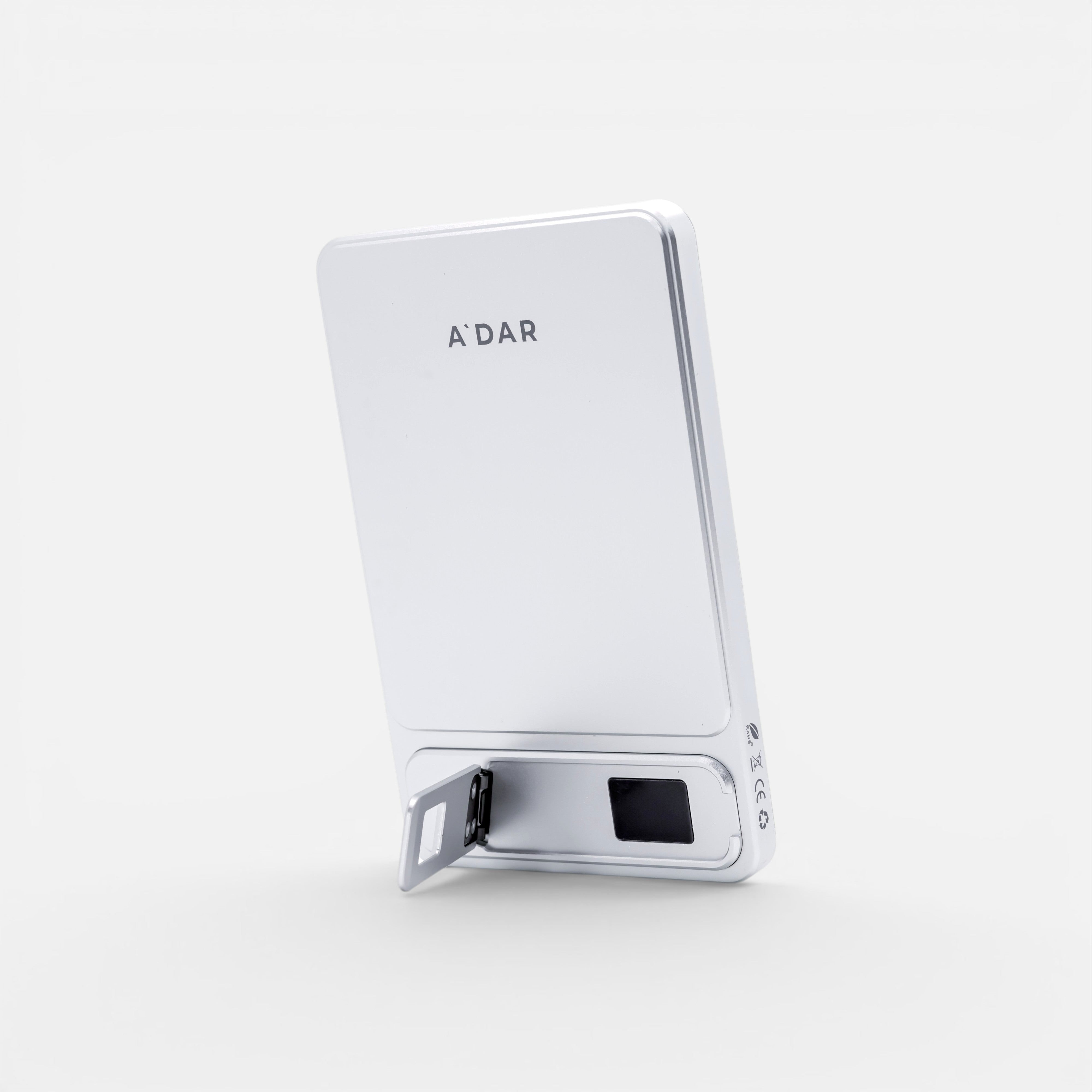 AdarCharge - magnetische Powerbank mit Überhitzungsschutz